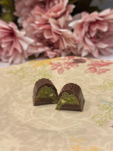 100g pistachio in milk chocolate